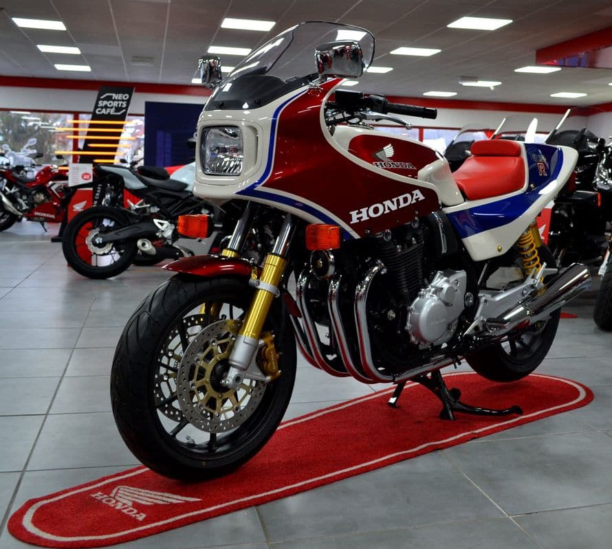 presentation-cb1100-kb-style-concess-cergy5