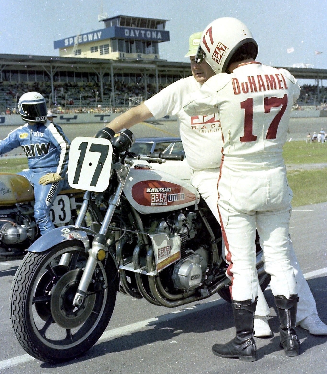 Yvon Duhamel (17) et Reg Pridmore (63) au départ de la course de Daytona